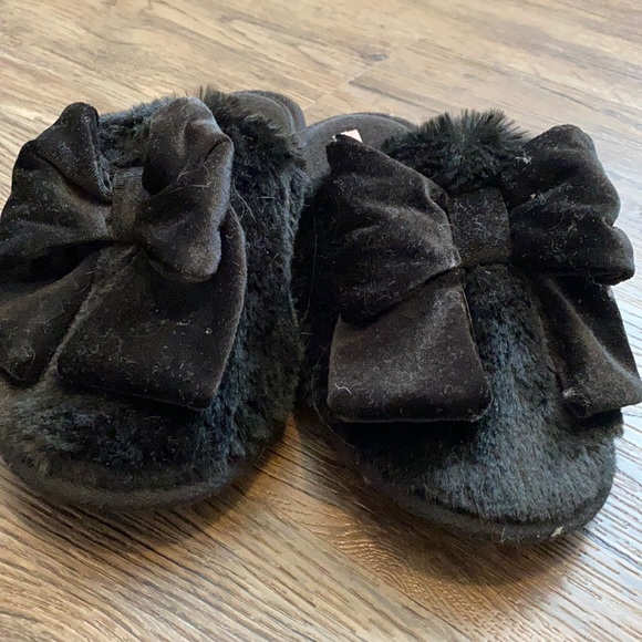 Victoria's Secret Shoes - 🌸Victoria Secret Slippers- brand new